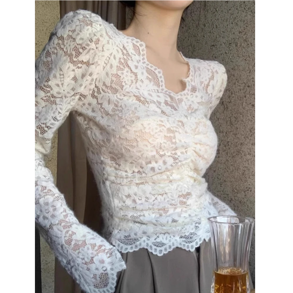 杏色v领蕾丝打底衫女2025秋冬新款法式洋气修身短款网纱长袖上衣