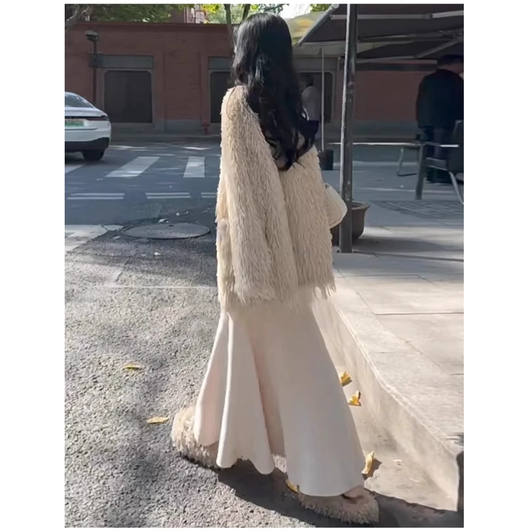 白色针织半身裙女秋冬2024新款甜美高腰显瘦半裙中长款包臀鱼尾裙