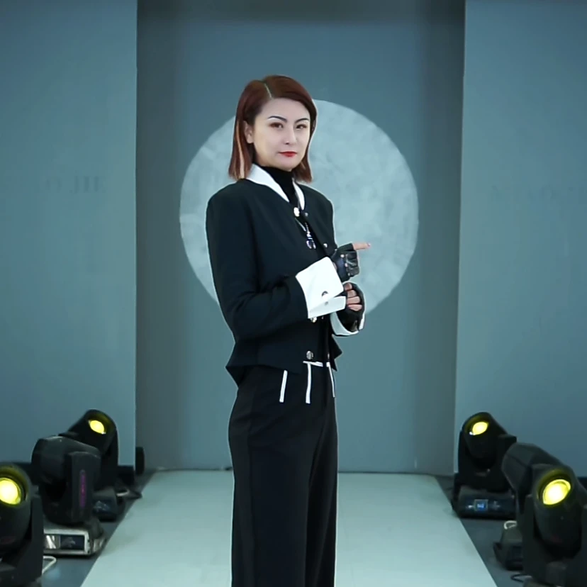 黑白撞色短款外套