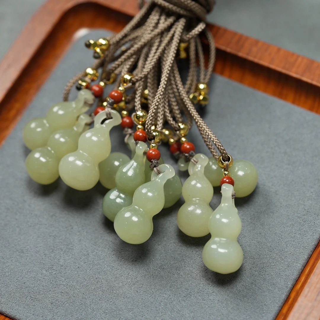 【龍韵祥】和田玉浅湖水葫芦吊坠多样性发一件