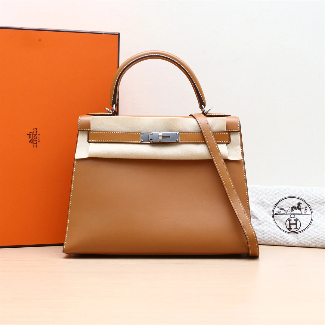 99新 Hermes/爱马仕 小花6枫Kelly 28沙滩金 Tadelakt皮 A刻 银扣