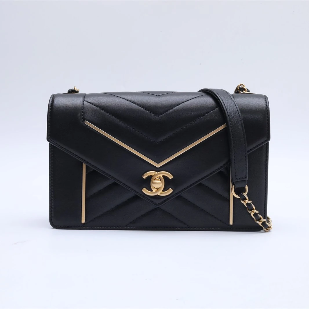 99新 Chanel/香奈儿 小花6枫黑金V纹信封包 黑色 皮革C 24开 金扣
