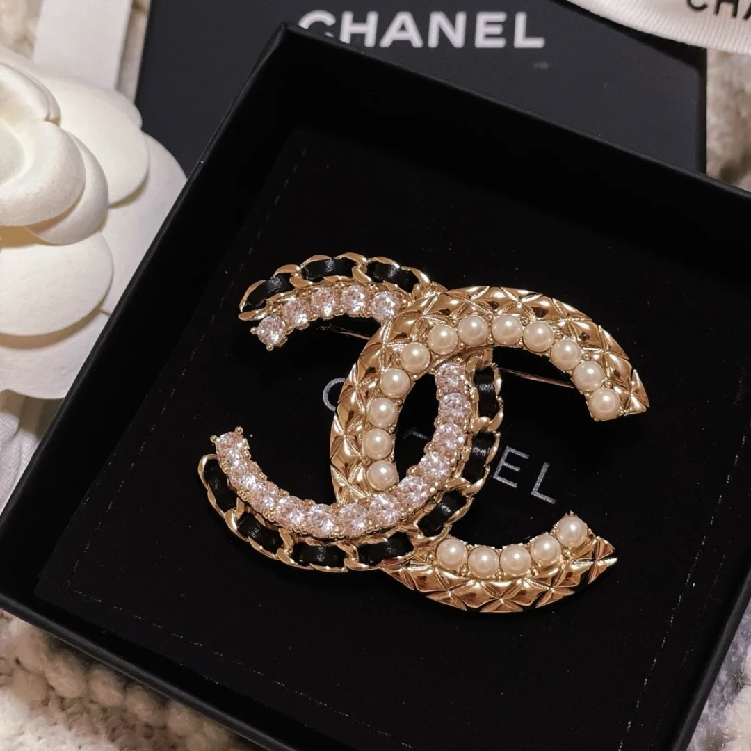 全新未使用 Chanel/香奈儿 【小花念念】黑白皮穿链间 胸针