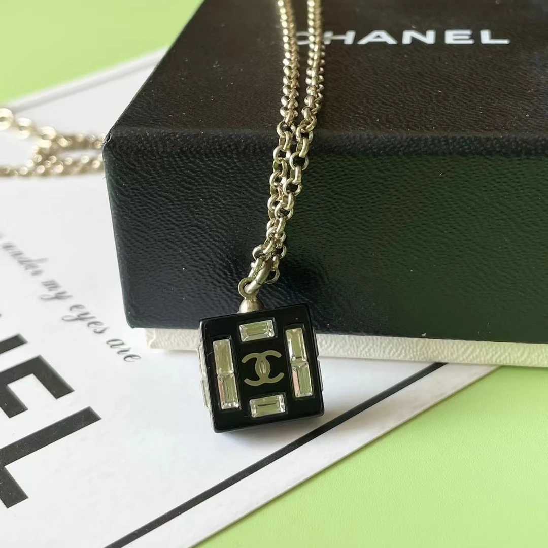 95新 Chanel/香奈儿 XF【小花念念】Chanel黑钻方糖亚克力项链