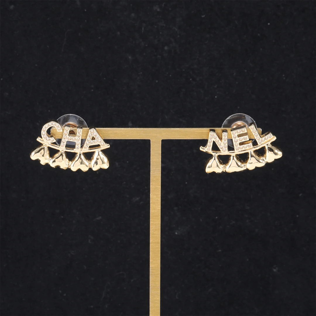 99新 Chanel/香奈儿 活动-XF【小花念念】爱心字母耳钉 合金