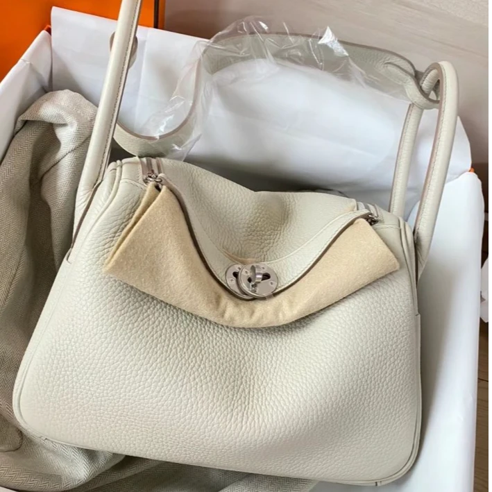 99新 Hermes/爱马仕 小花6欢 Lindy 26 奶昔白TC皮 Z刻 金扣包