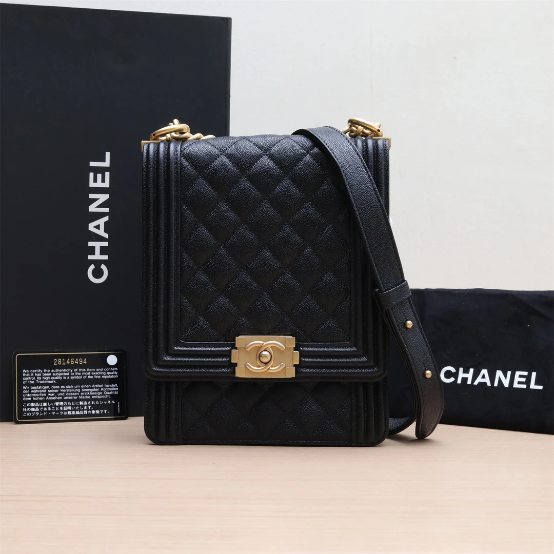 99新 Chanel/香奈儿 小花6枫Leboy 竖版 黑色 28开 金扣 菱格纹