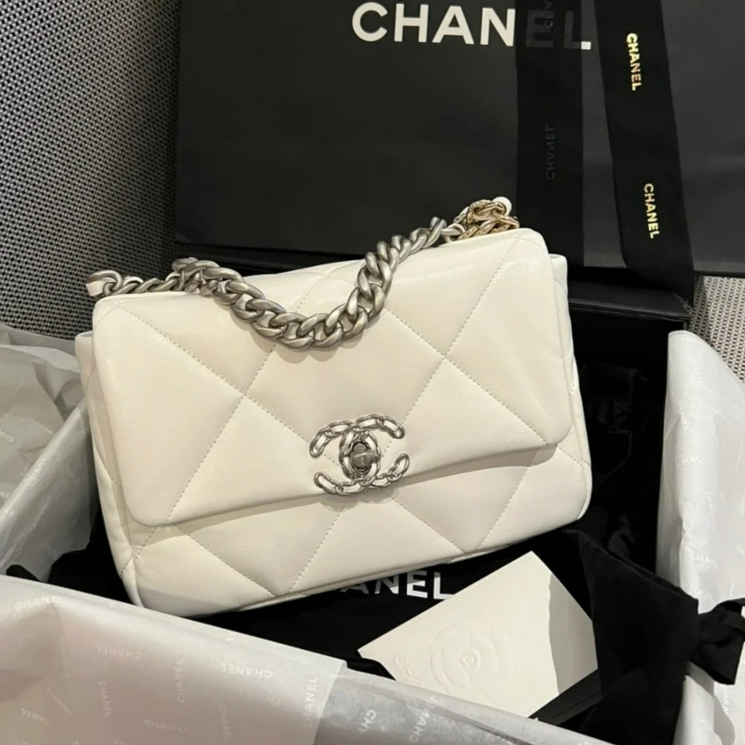 99新  宠粉【小花念念】19BAG 银扣 小号 白色 芯片开包