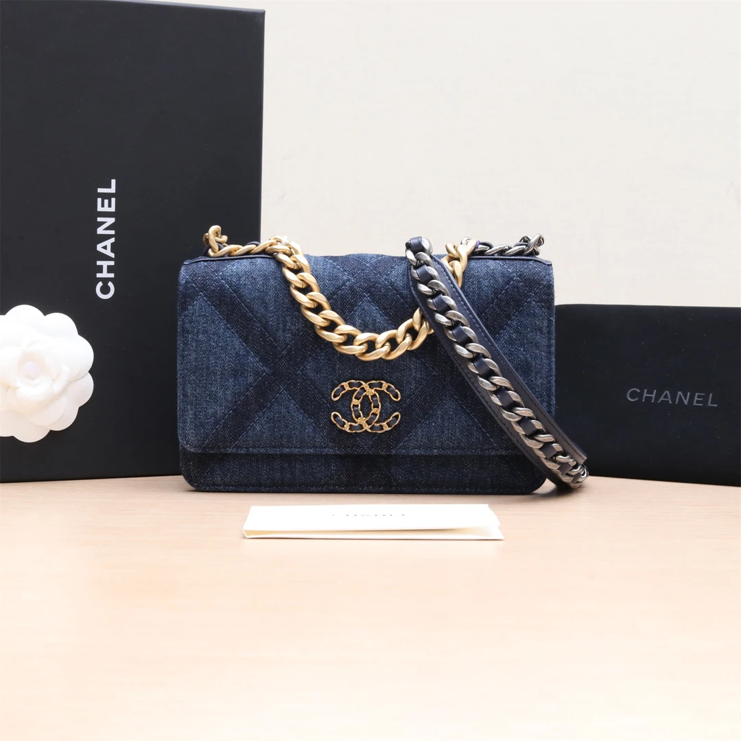 99新 Chanel/香奈儿 小花6枫19BAG 吸扣WOC 牛仔蓝 芯片开 金扣