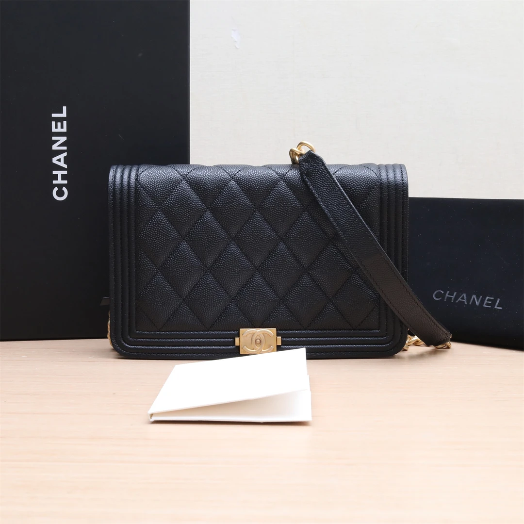 99新 Chanel/香奈儿 小花6枫Leboy WOC 19cm 黑色 芯片开 金扣