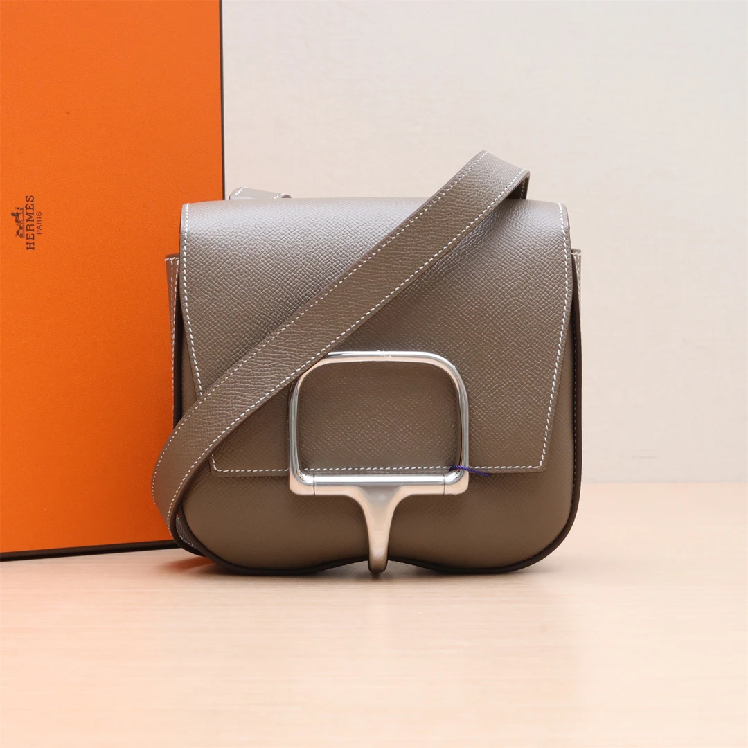 99新 Hermes/爱马仕 活动【小花Han】della 迷你18 大象灰Ep皮U刻包