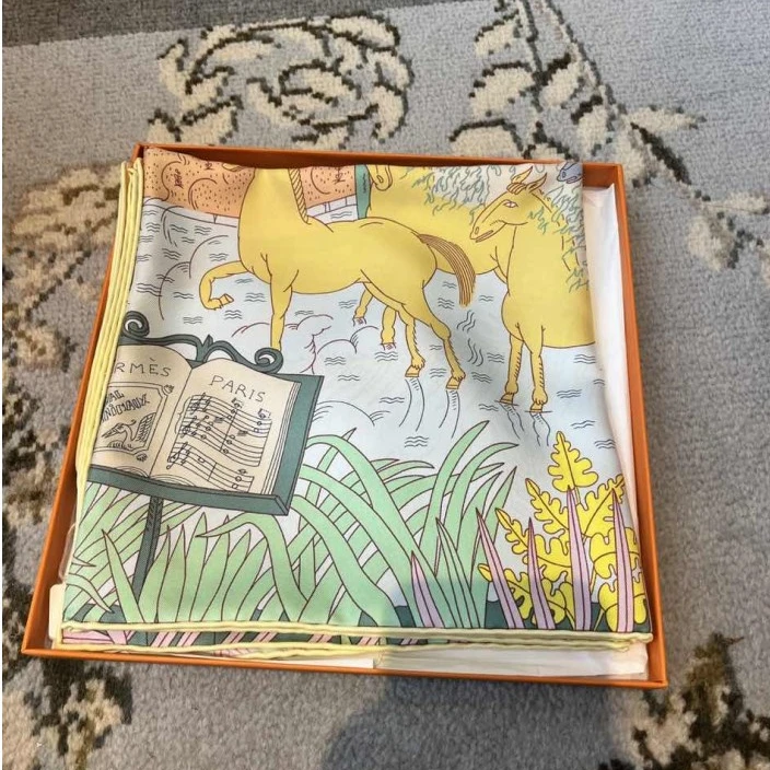 全新未使用 Hermes/爱马仕 小花6枫 90X90CM 丝巾