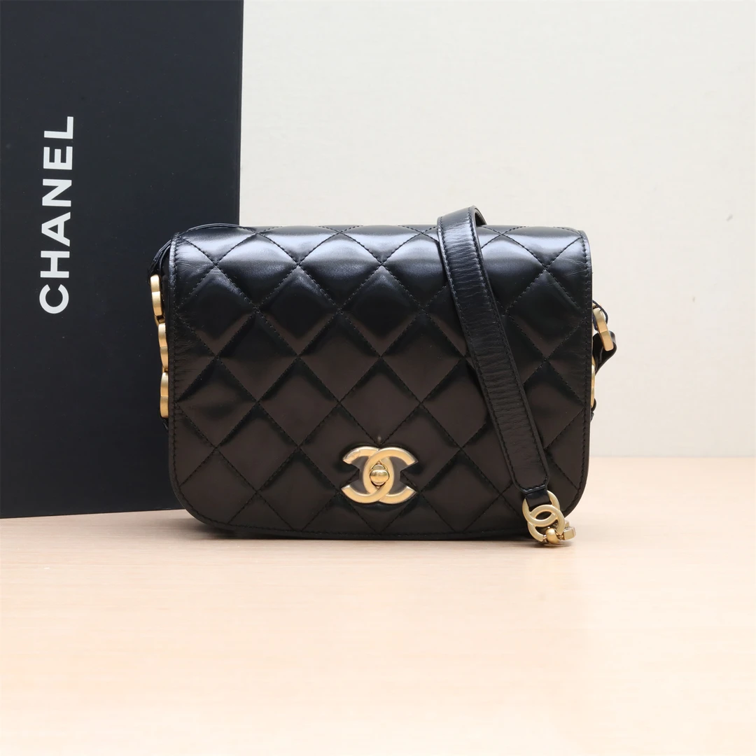 99新 Chanel/香奈儿 【小花Han】斜挎 邮差包 黑色 芯片开 金扣