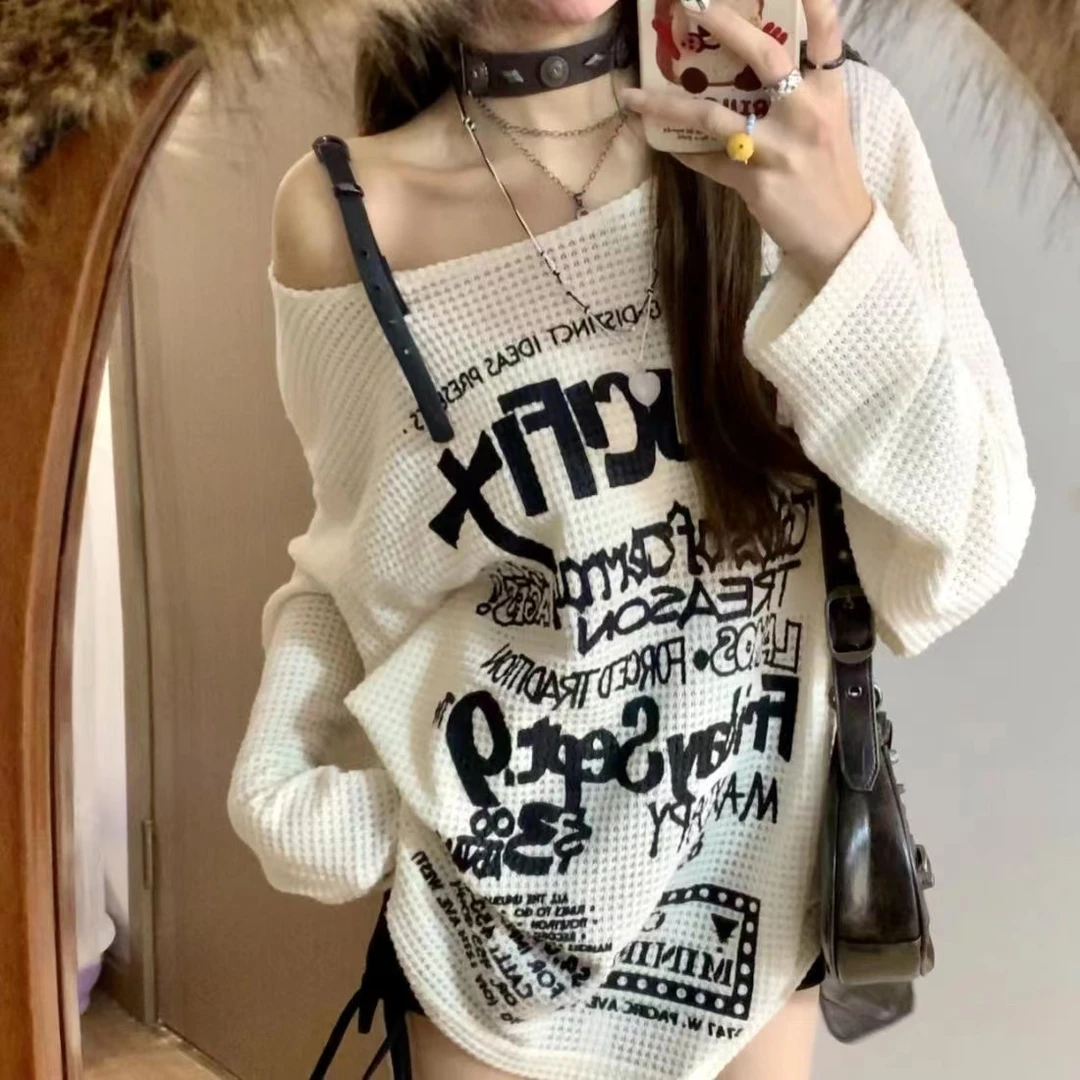 大码慵懒风露肩字母印花针织衫