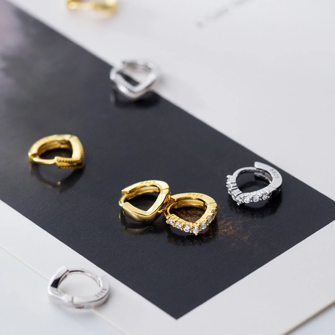 925银耳饰 s925银耳扣女日系风简约镂空镶钻V形短款迷你耳骨钉