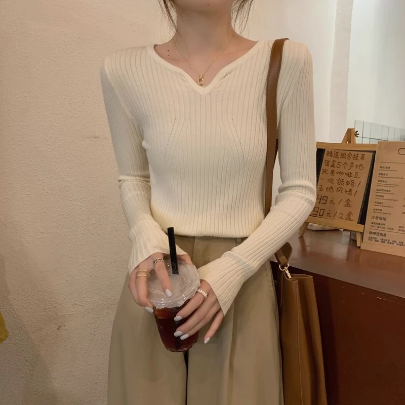 气质百搭针织衫女秋冬上衣2023新款设计感小众修身显瘦V领打底衫