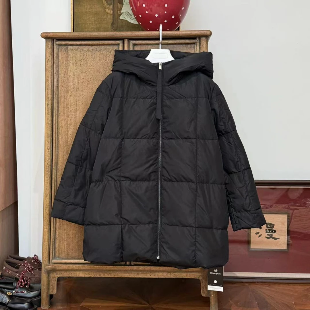 漫颜刘2024秋冬新品聚酯黑色鹅绒羽绒服连帽长袖蛋型中长款外套