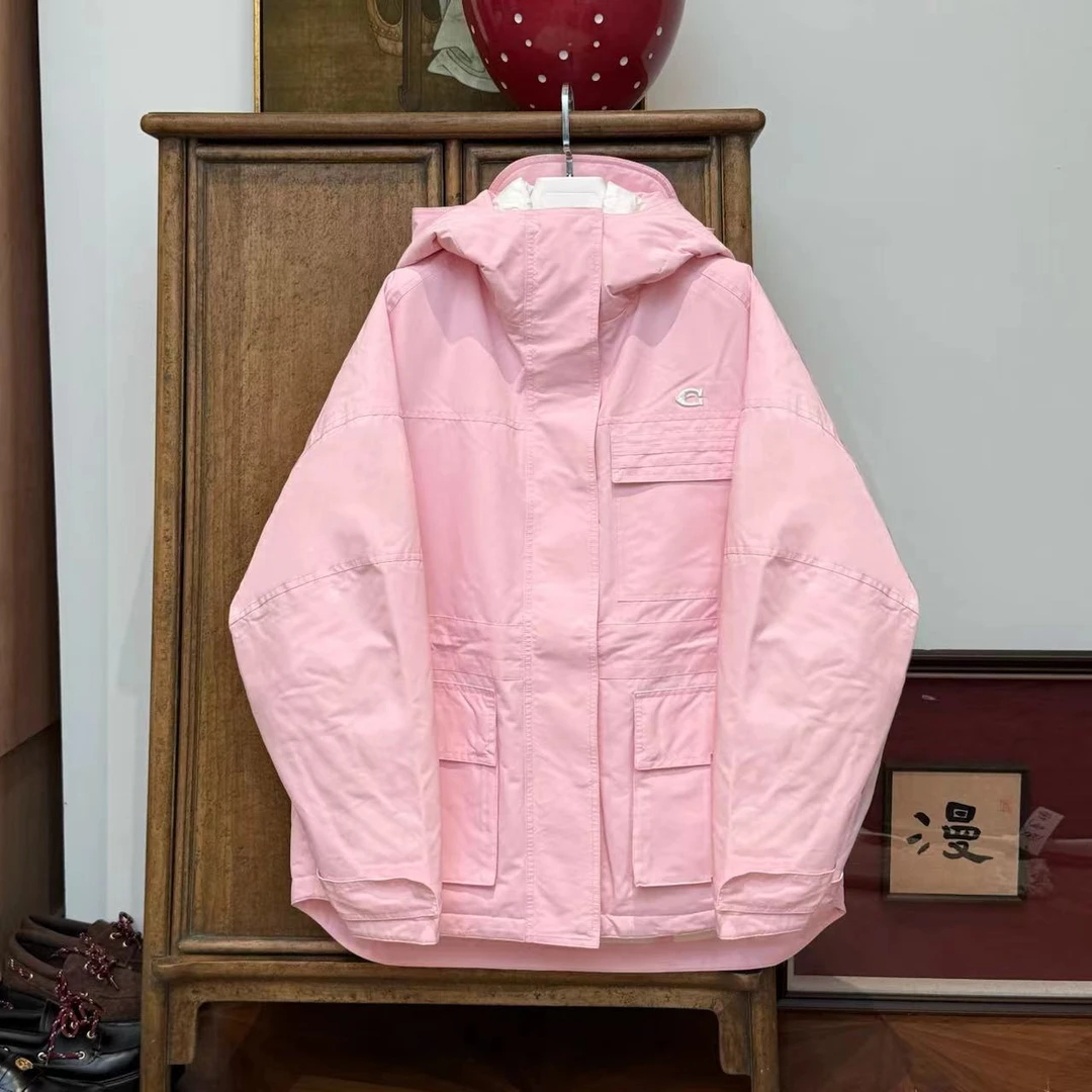 漫颜刘2024秋冬新聚酯粉色羽绒服时尚百搭休闲宽松连帽口袋鹅绒服