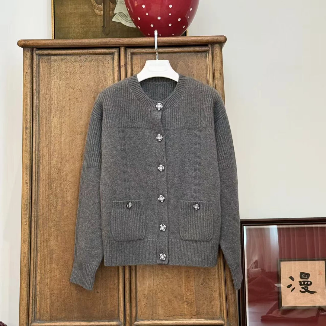 漫颜刘2024秋冬新品羊绒灰色针织开衫圆领长袖休闲宽松纯色上衣