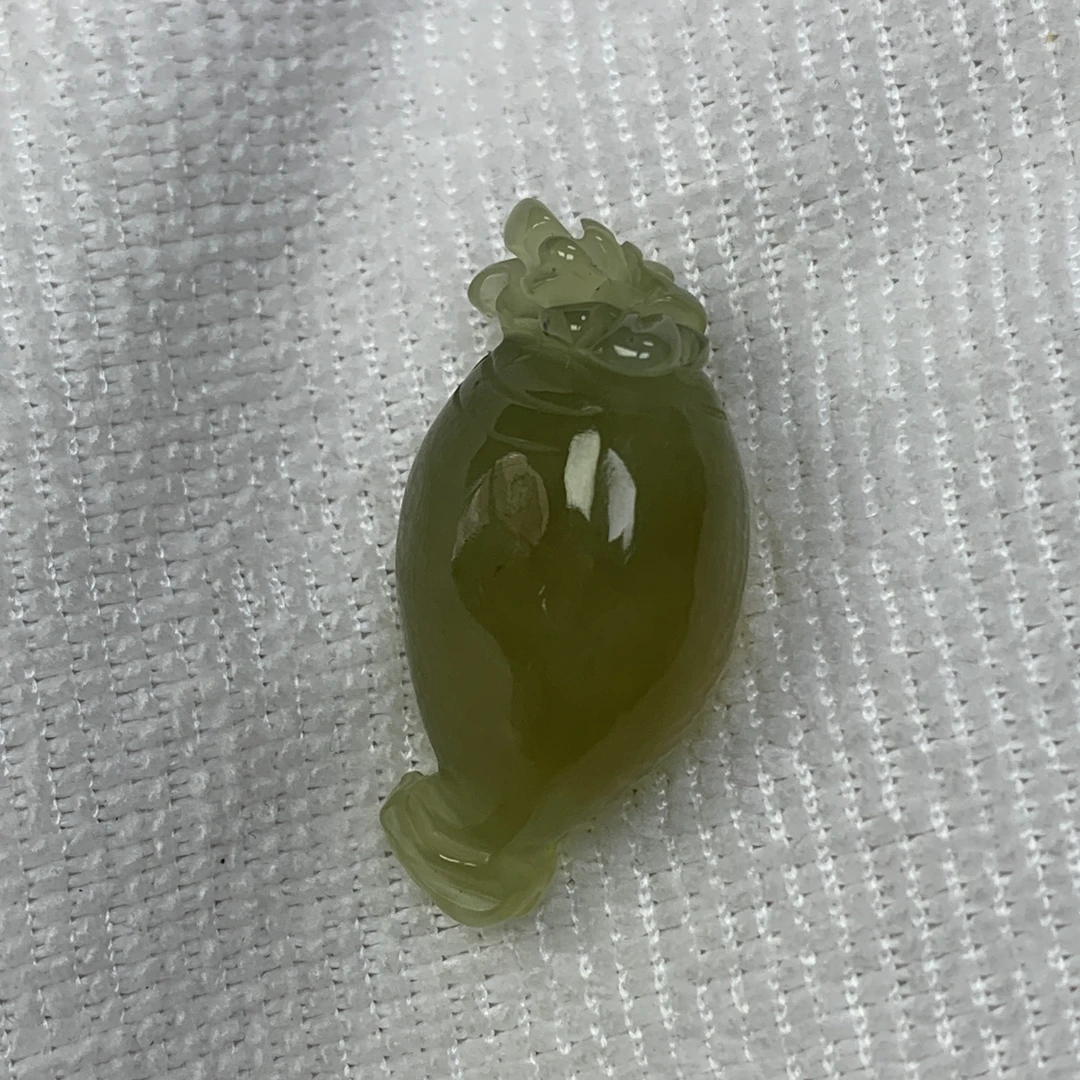 岫玉萝卜吊坠冰润透