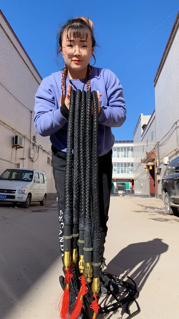 2.5米黑色龙头牛皮鞭