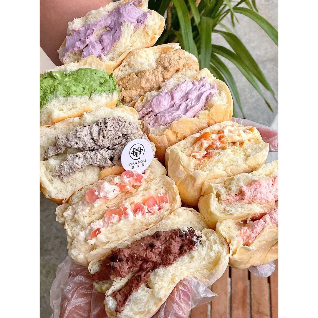 爆珠冰面包网红爆浆酸奶草莓杨枝甘露榴莲芒果甜品夹心冰淇淋面包