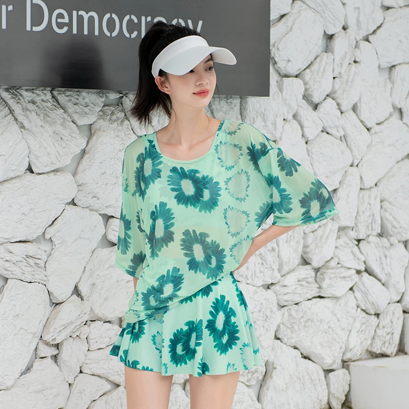 2024新款大码游泳衣女款保守分体纯欲高级感胖mm学生运动遮肚显瘦