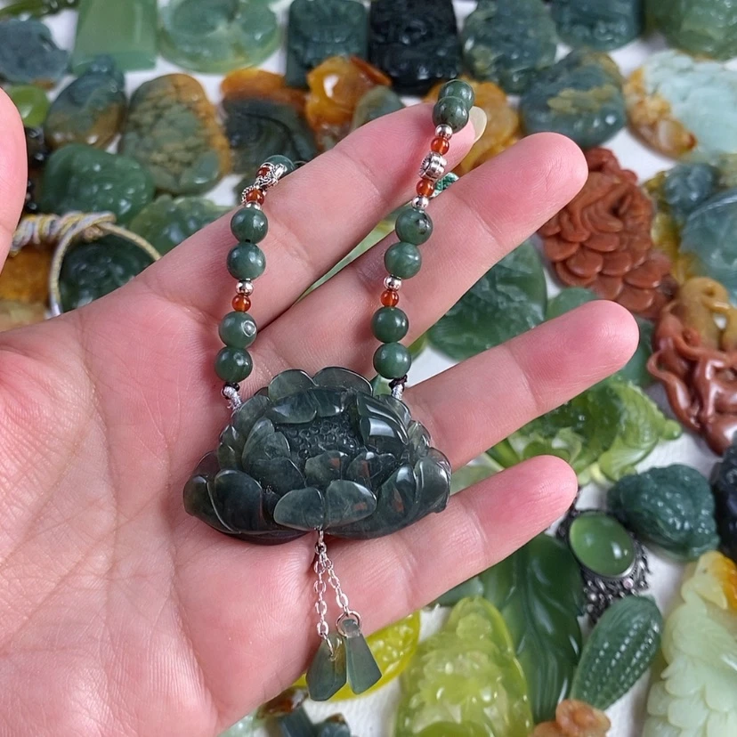 【闪购商品】蛇纹石玉挂坠未镶嵌