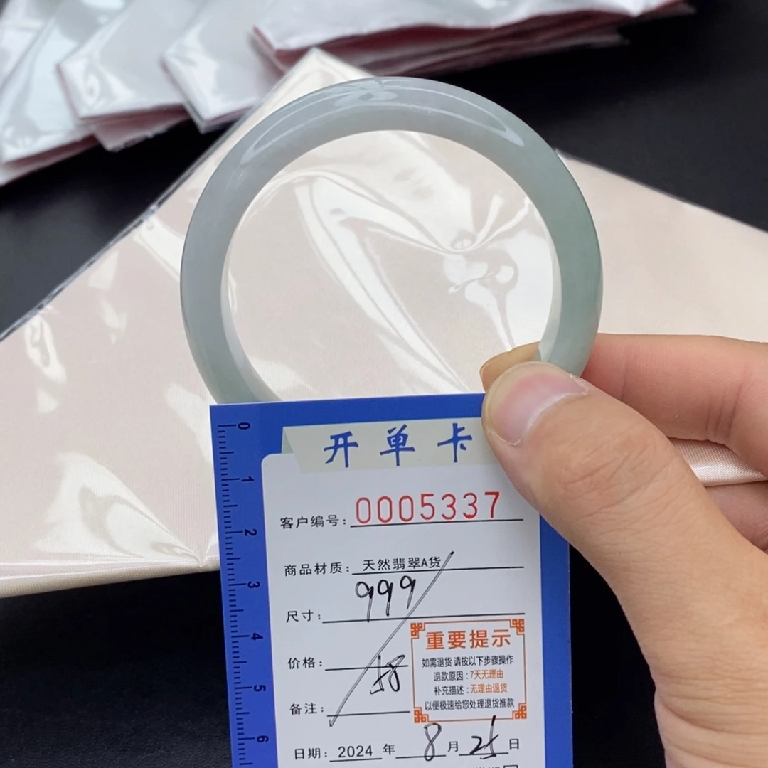 翡翠手镯未镶嵌翡翠