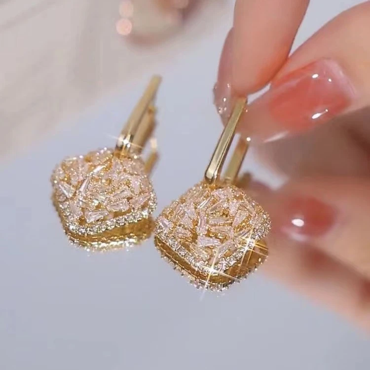 铜合金耳饰 日韩轻奢气质百搭优雅简约精致小众时尚耳环8835