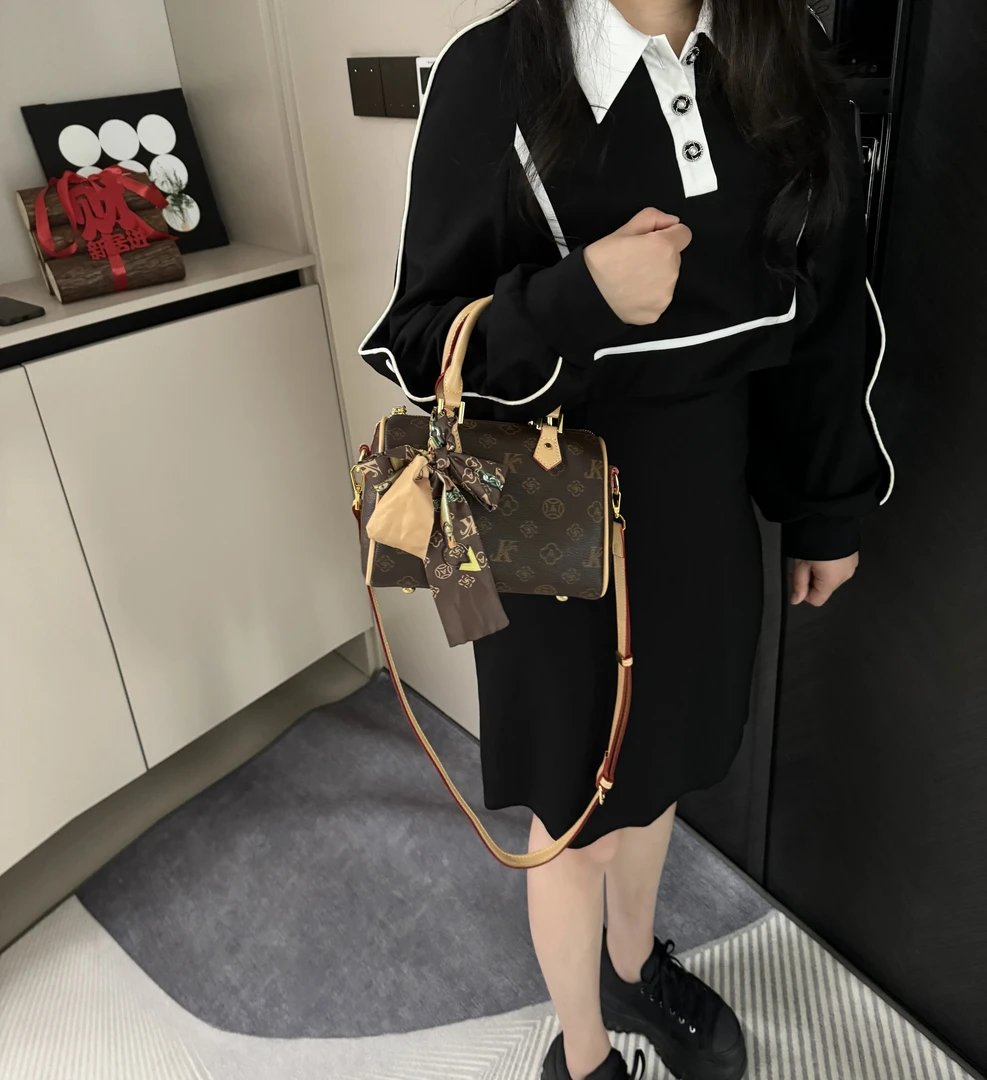 2025新款百搭高级感潮流单肩百搭斜挎大号枕头包5095杏