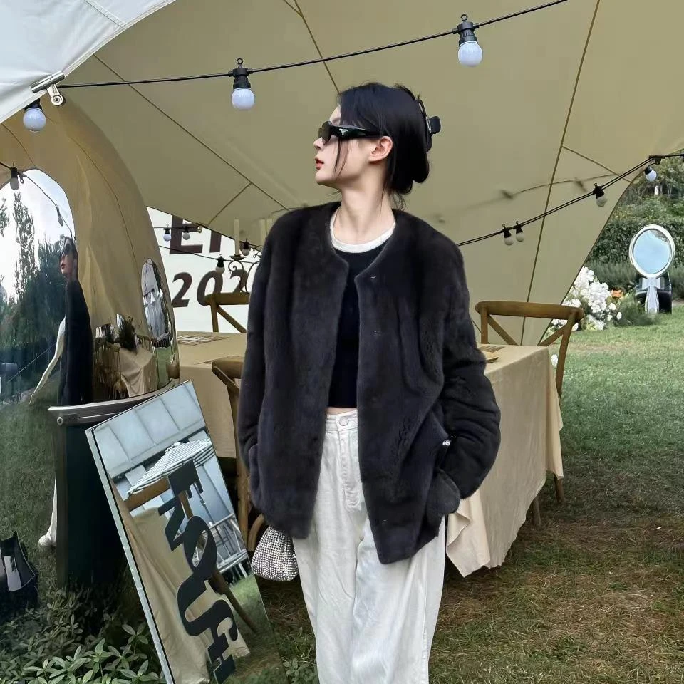 小姨妈2024丹麦进口整貂短款女外套圆领轻奢常规款