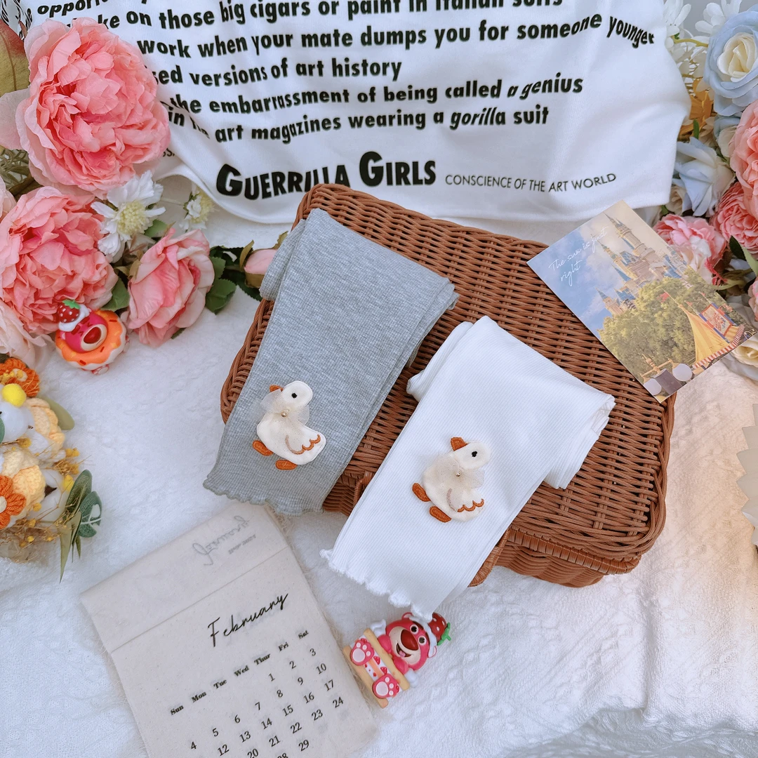 【FlowerPear】2024年新款春秋款卡通简约木耳边打底裤 D-V506