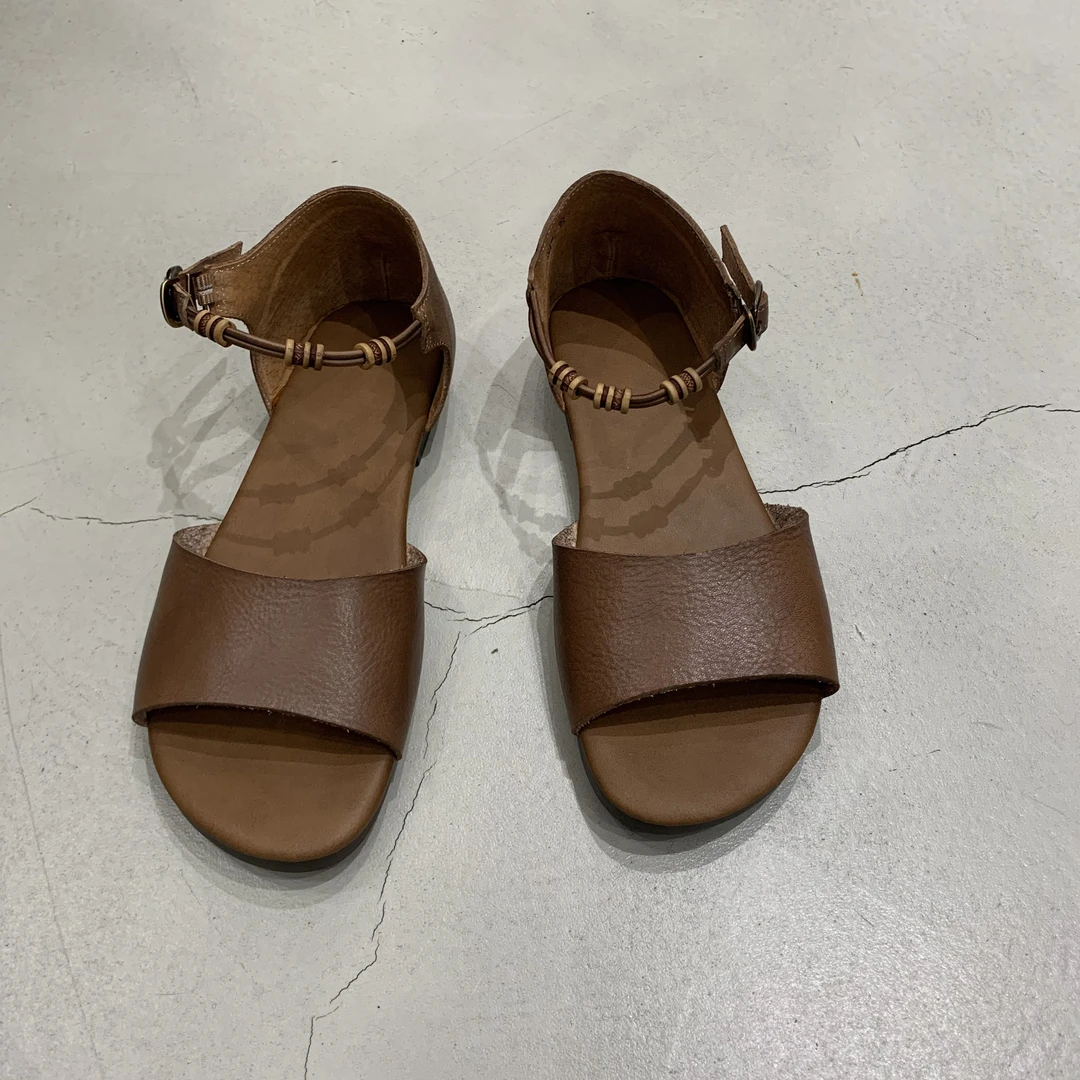 锡林高乐2024新款夏季休闲百搭软底复古露趾粗跟平底交叉凉鞋