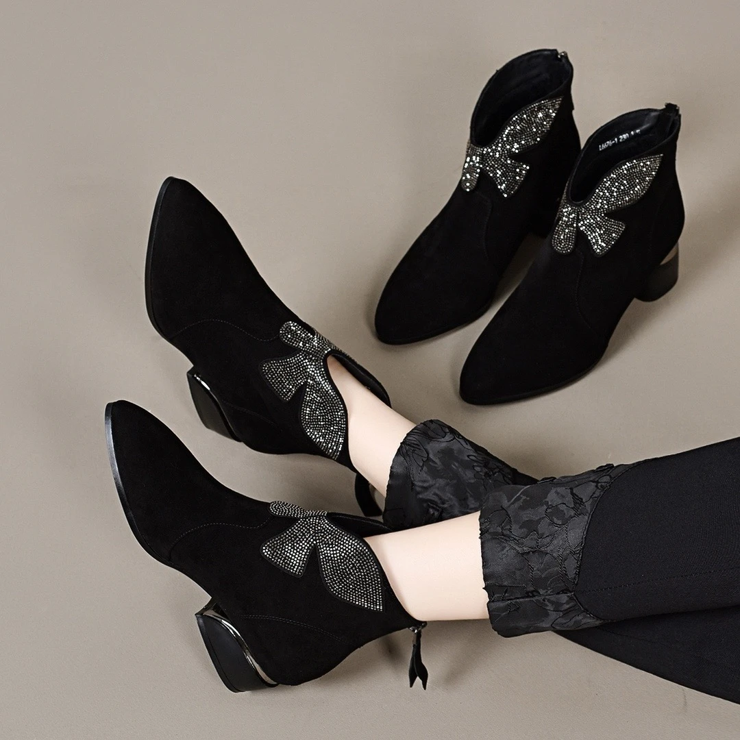 真皮短靴女款气质粗跟秋冬季加绒棉鞋2024新款软羊皮尖头磨砂皮鞋