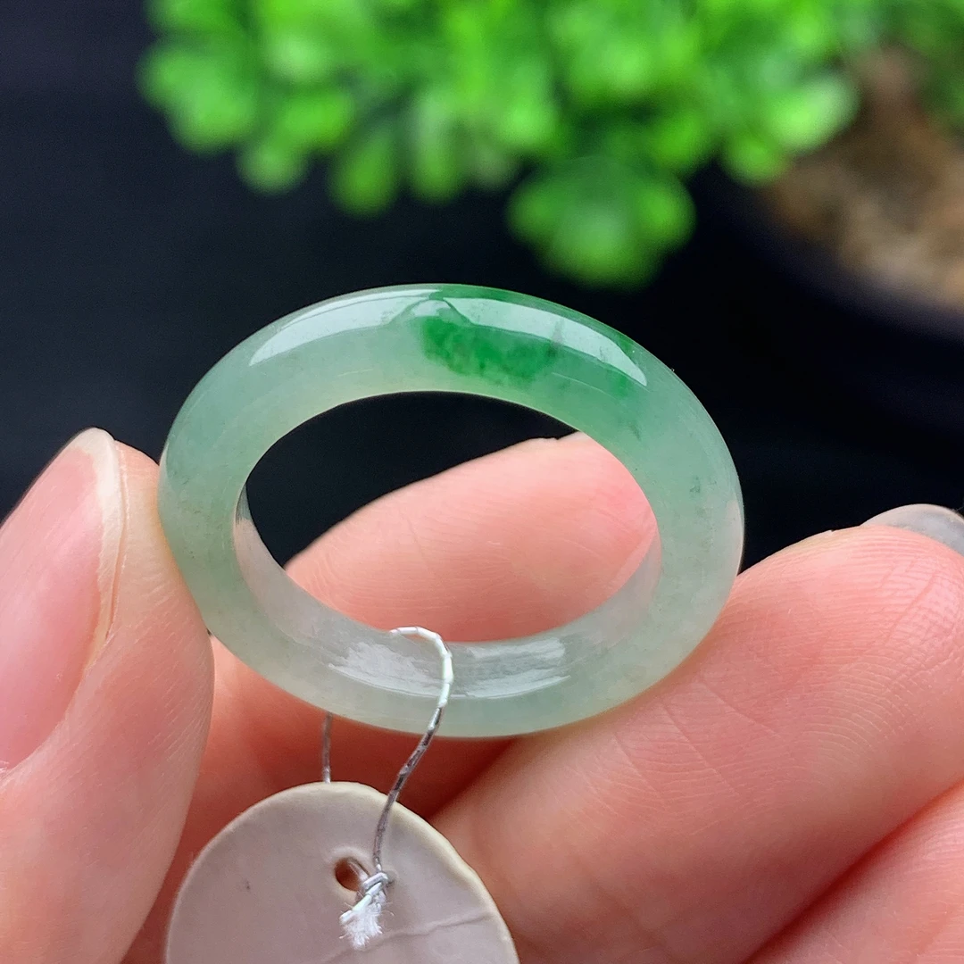 缅甸天然A货翡翠 飘绿花戒指 宽4.2厚3.5内经17.8mm