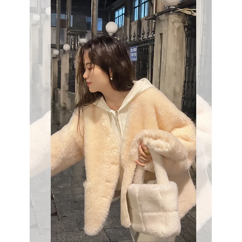 韩系复古围巾款进口澳洲羊毛羊剪绒羊羔毛一体外套女