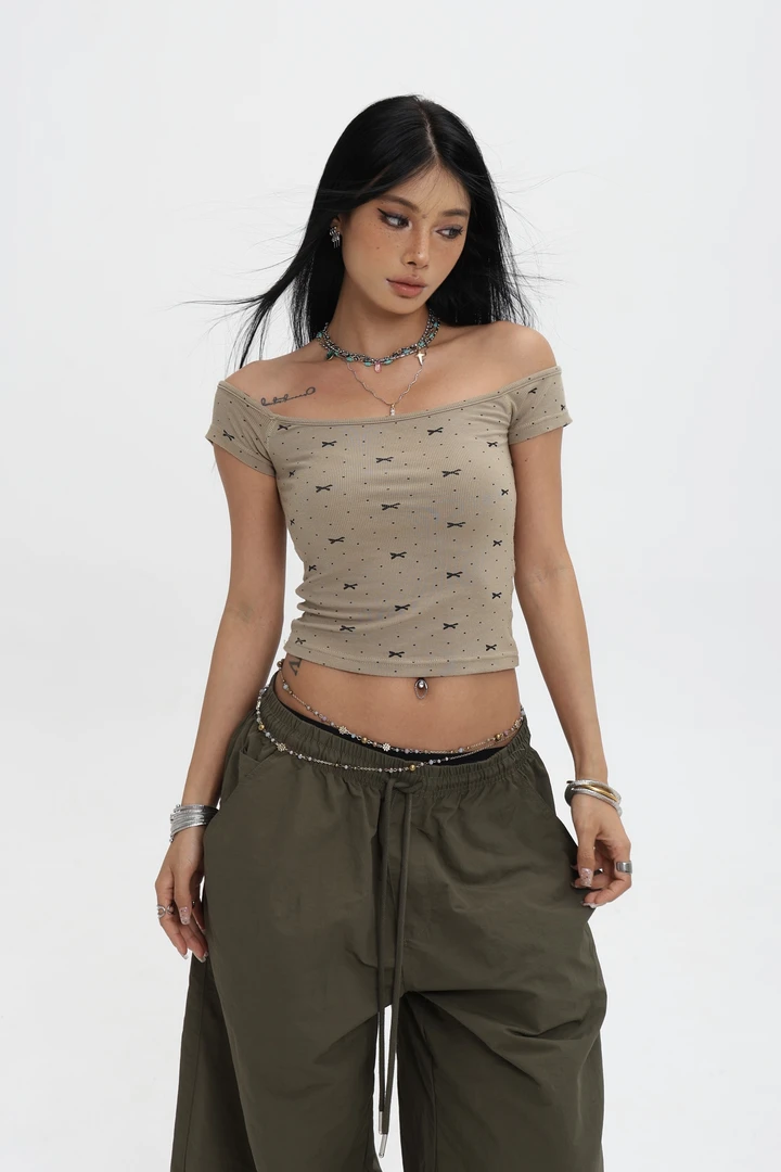 BLINGGIRLS原创辣妹一字肩小蝴蝶结印花针织高弹修身爵士短袖上衣