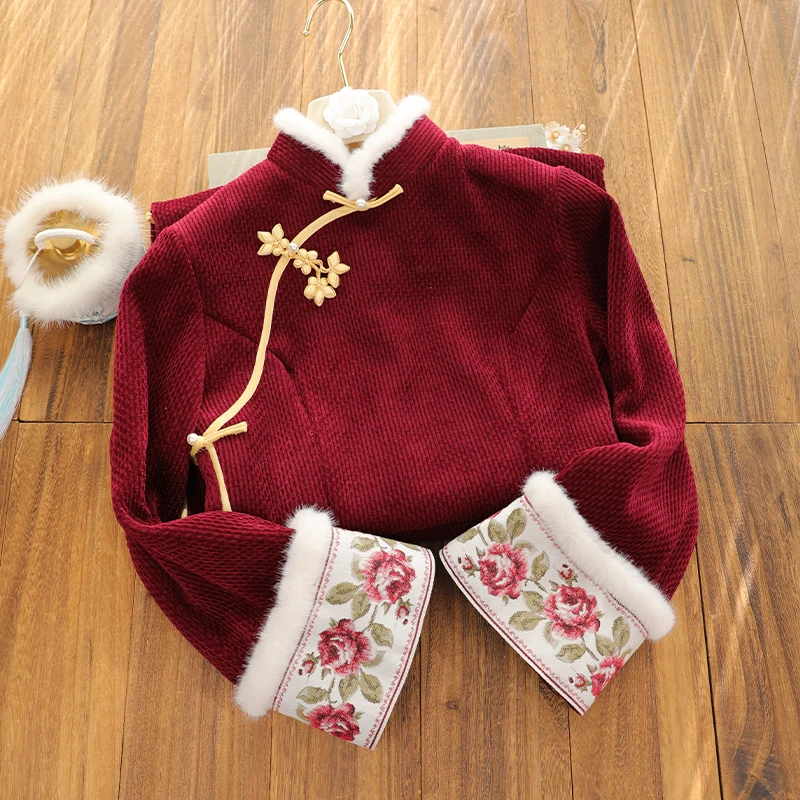 俏娘鱼2024年冬季新款酒红复古风保暖毛绒领旗袍倒大袖日常新中式