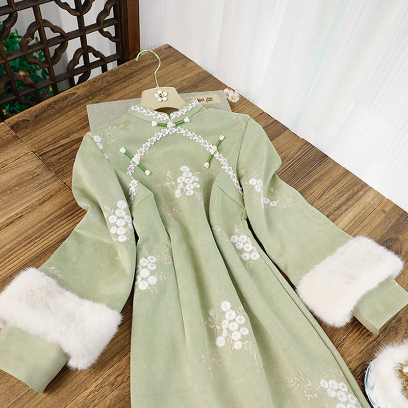 俏娘鱼绿色素雅新中式冬款旗袍女冬季新款加绒保暖日常可穿倒大袖
