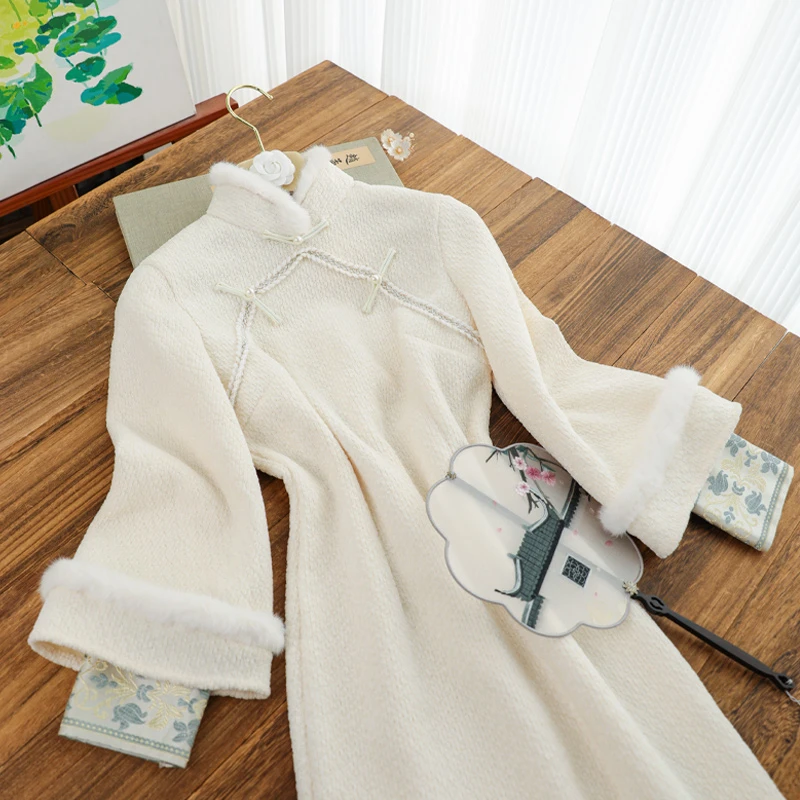 俏娘鱼2024年秋冬新款白色加厚长袖加绒改良优雅气质日常款旗袍