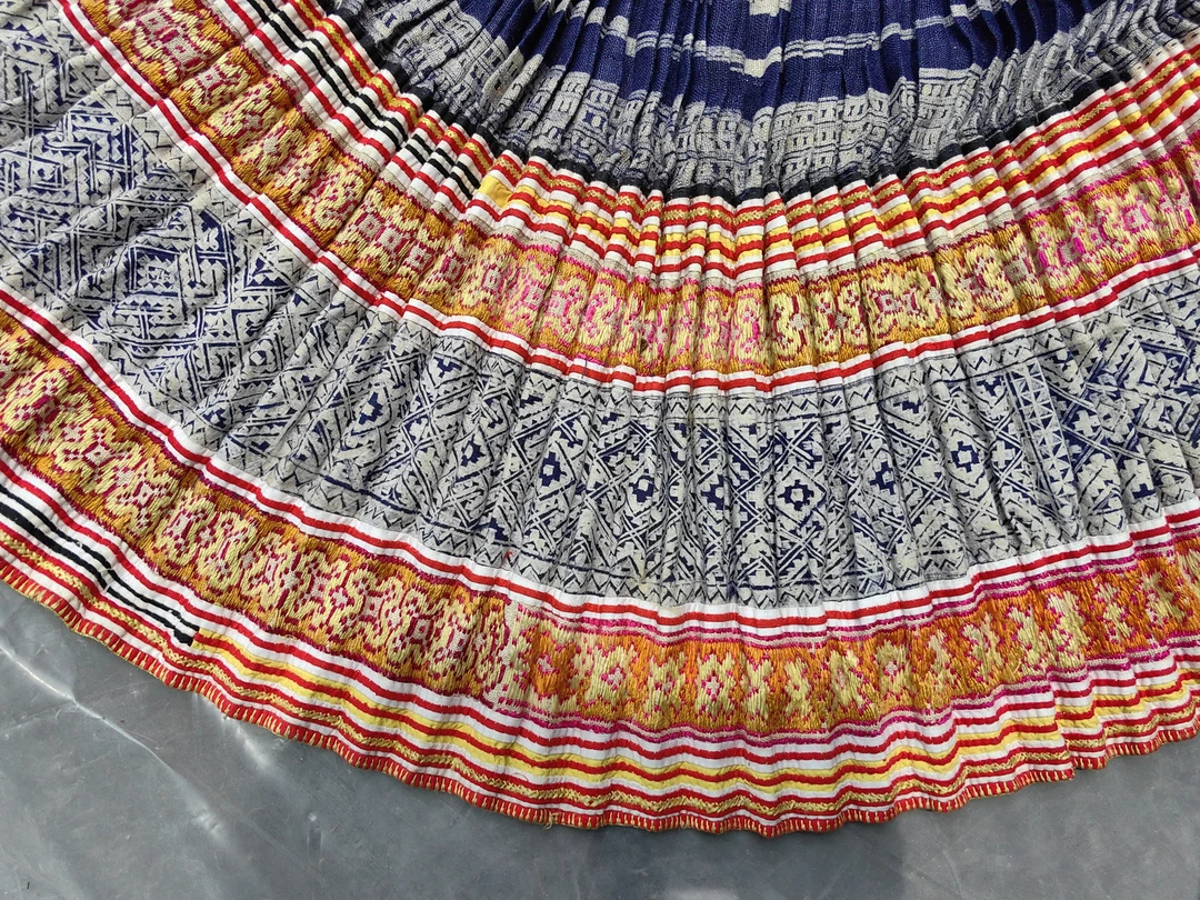 四川丝线绣花老裙子