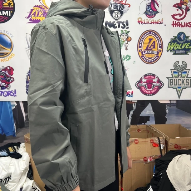 升级版双拉链斜插硬壳冲锋衣