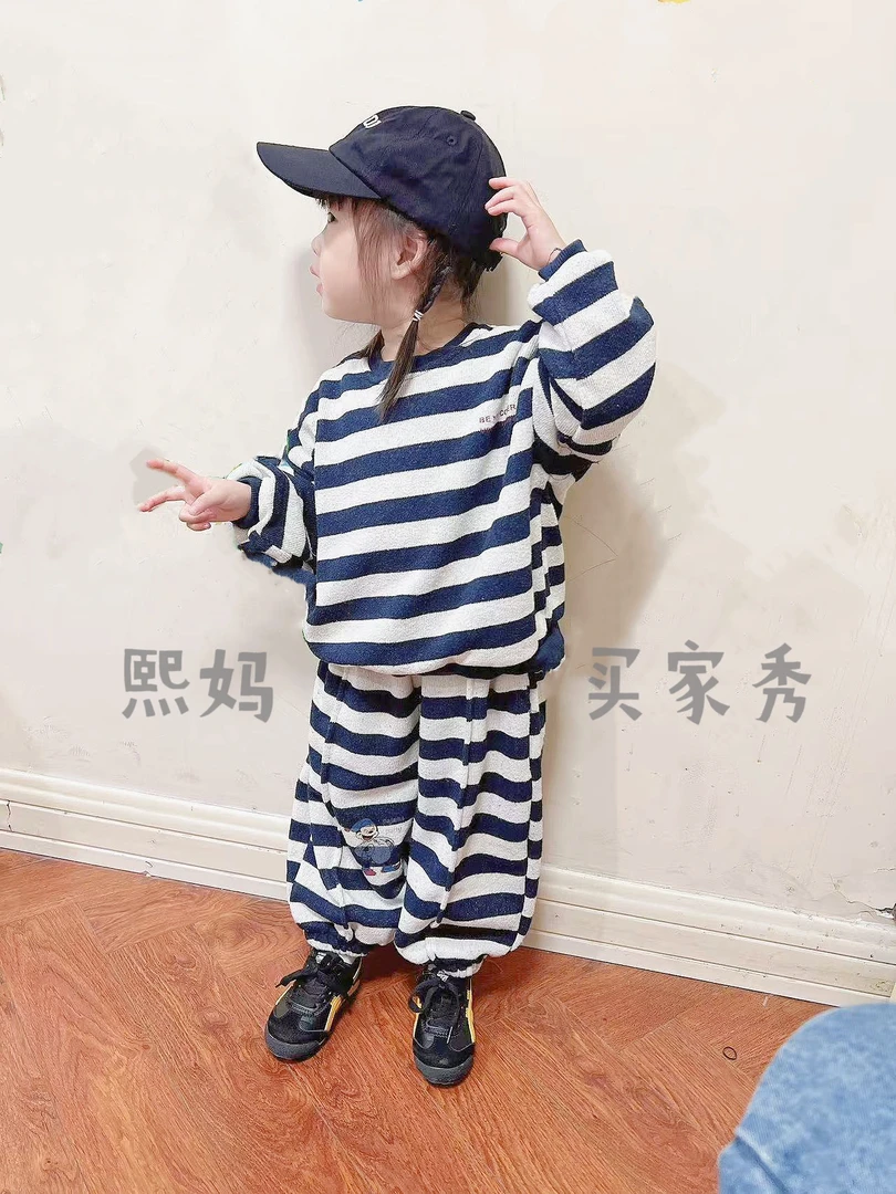 D701 男童 女童 条纹套装加绒