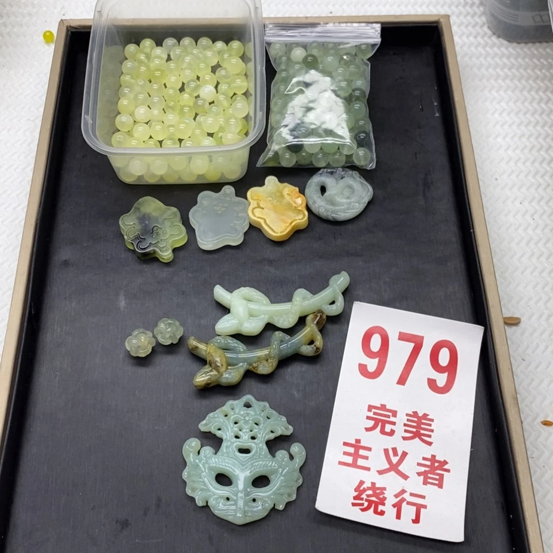 蛇纹石玉挂坠未镶嵌安****室