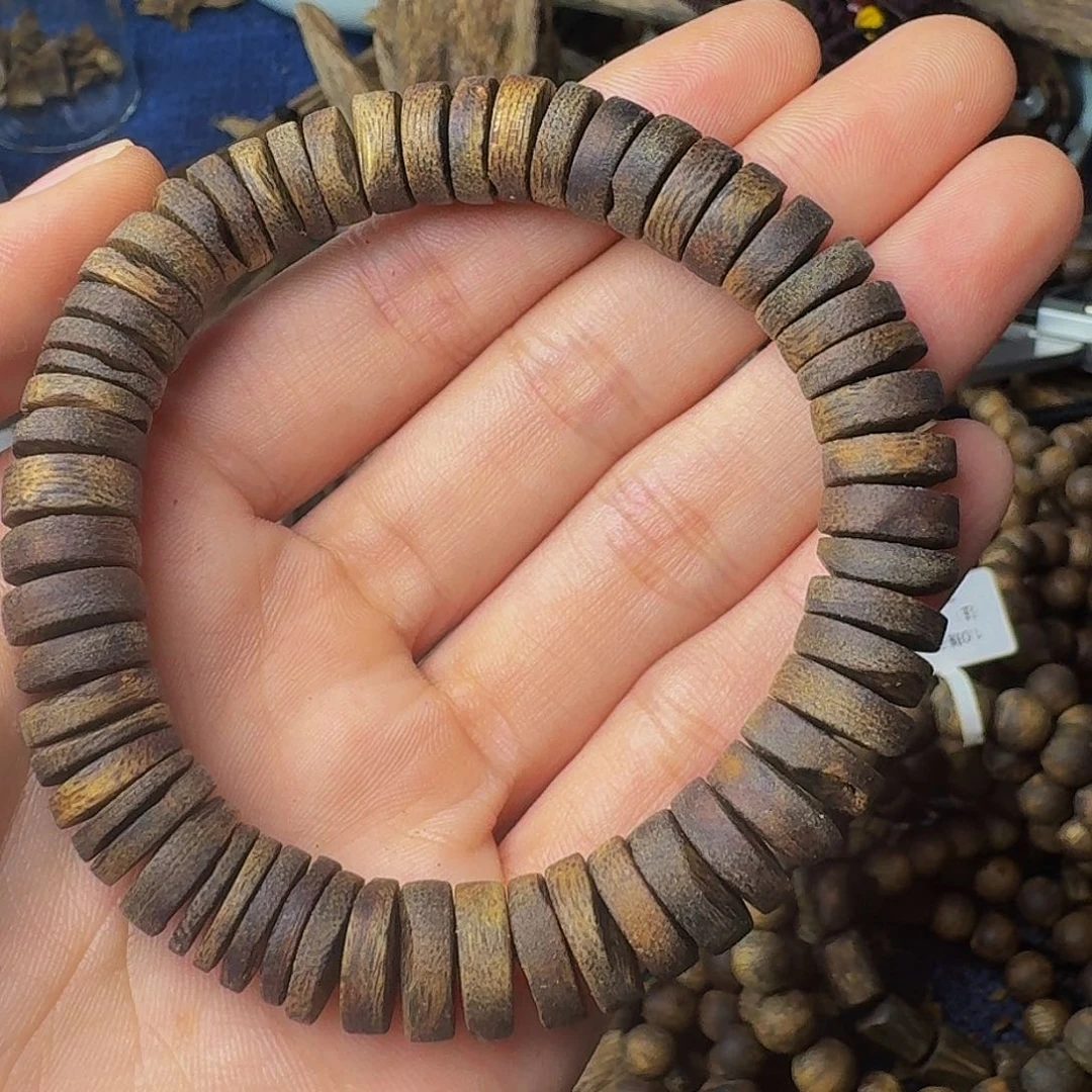 沉香手串@*岁沉水虫漏片珠15克