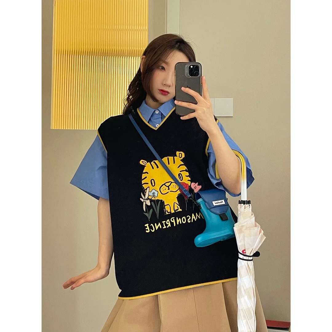 老莫同学 V领老虎毛背心