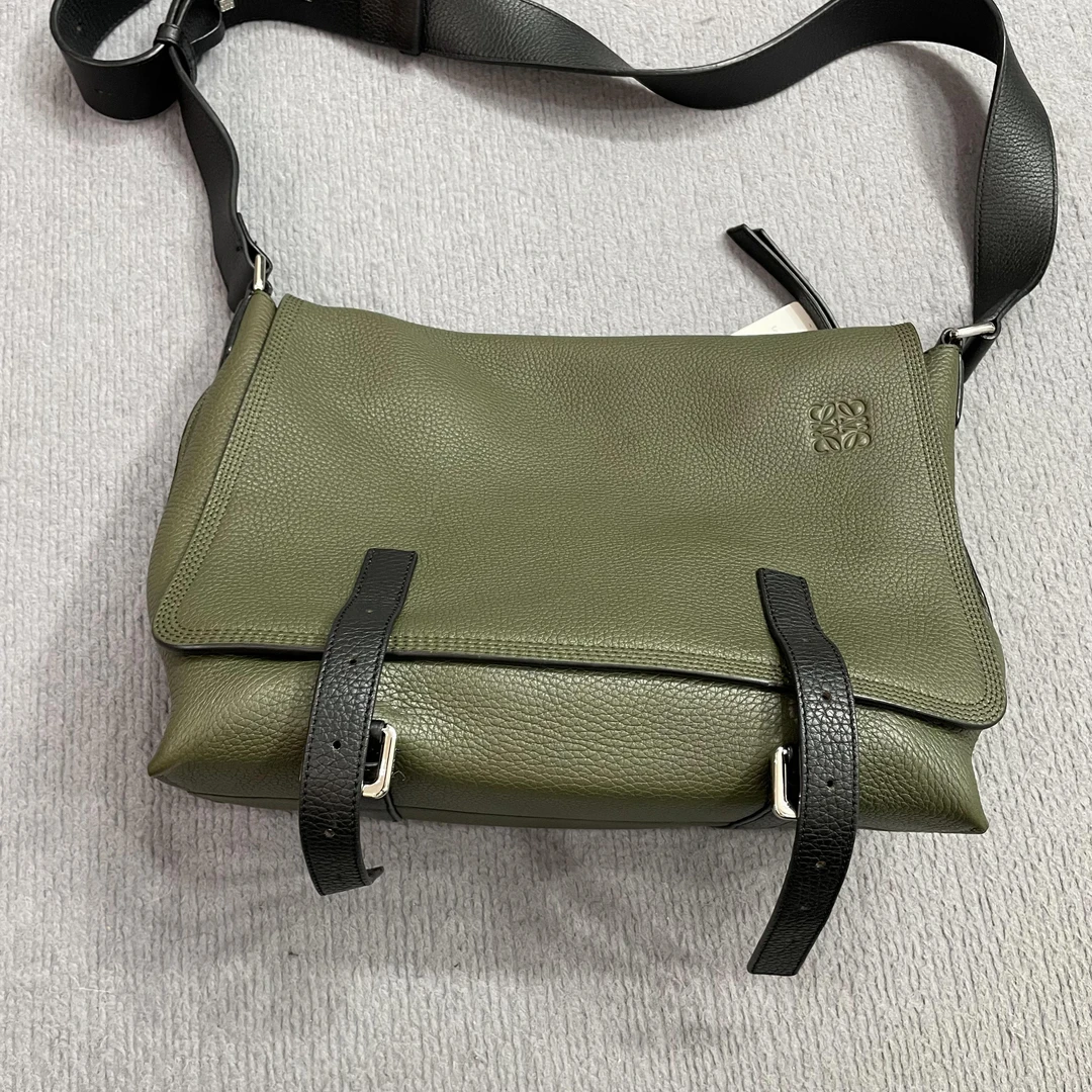 95新 LOEWE/罗意威 Loewe/罗意威/信使包/军绿色/老德子