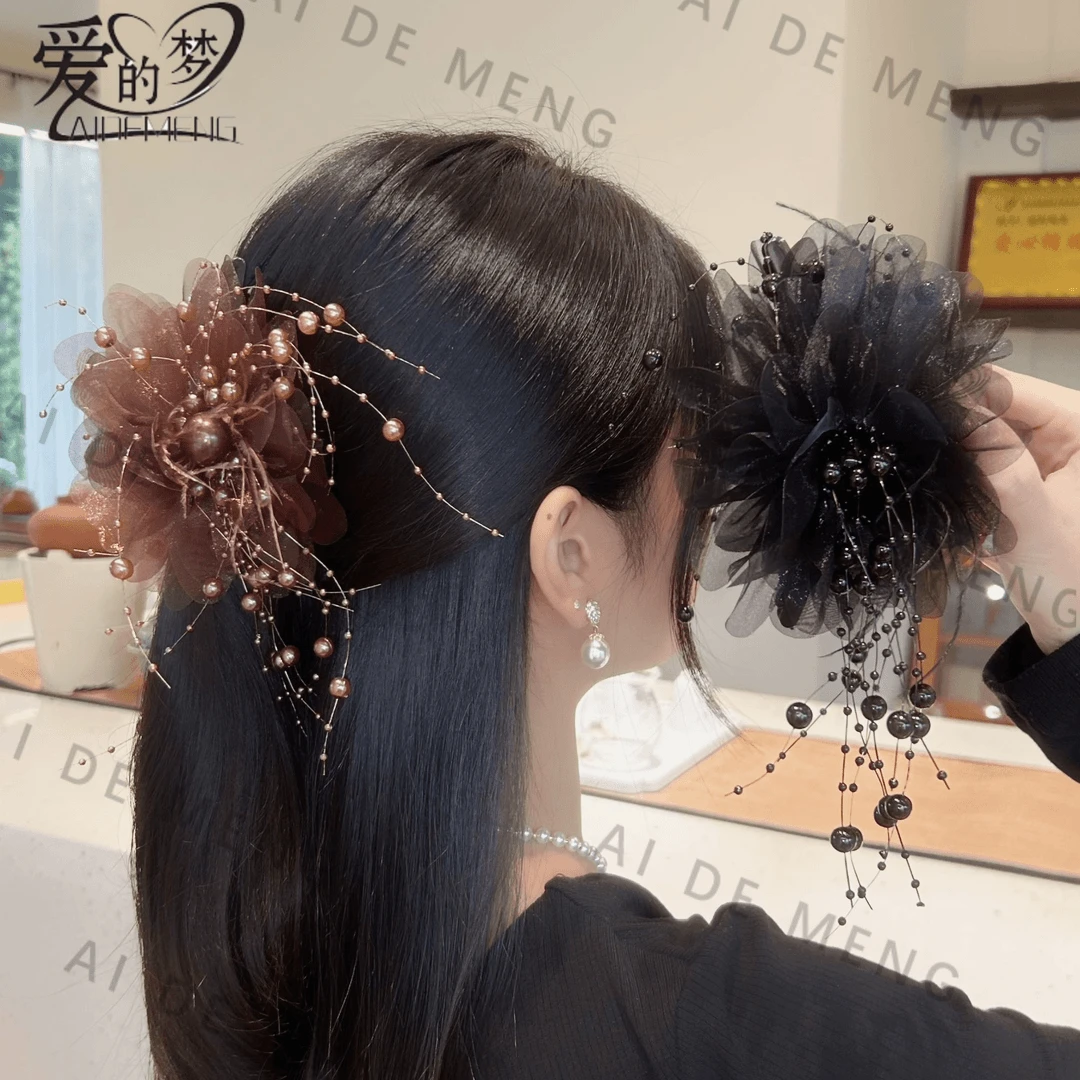 牡丹花羽毛流苏抓夹2024新款发夹后脑勺显发量蓬松高颅顶鲨鱼夹女