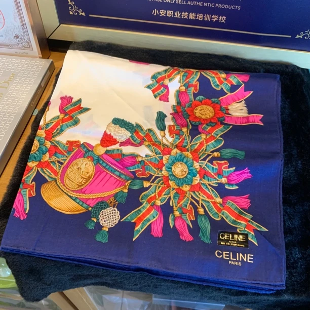 99新 Celine/思琳 sj54/思琳蓝底中国节丝巾